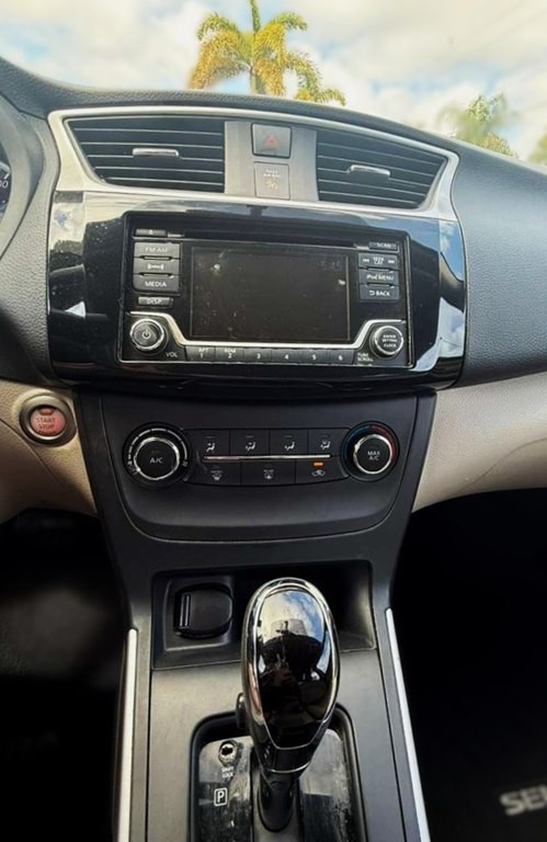 2017 Nissan Sentra Image 8
