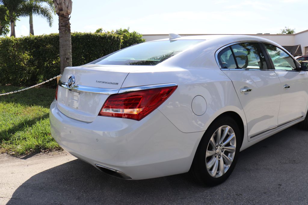 2015 Buick Lacrosse Image 4