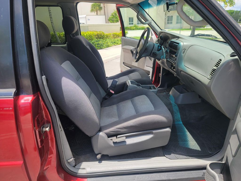 2003 Ford Explorer Image 10