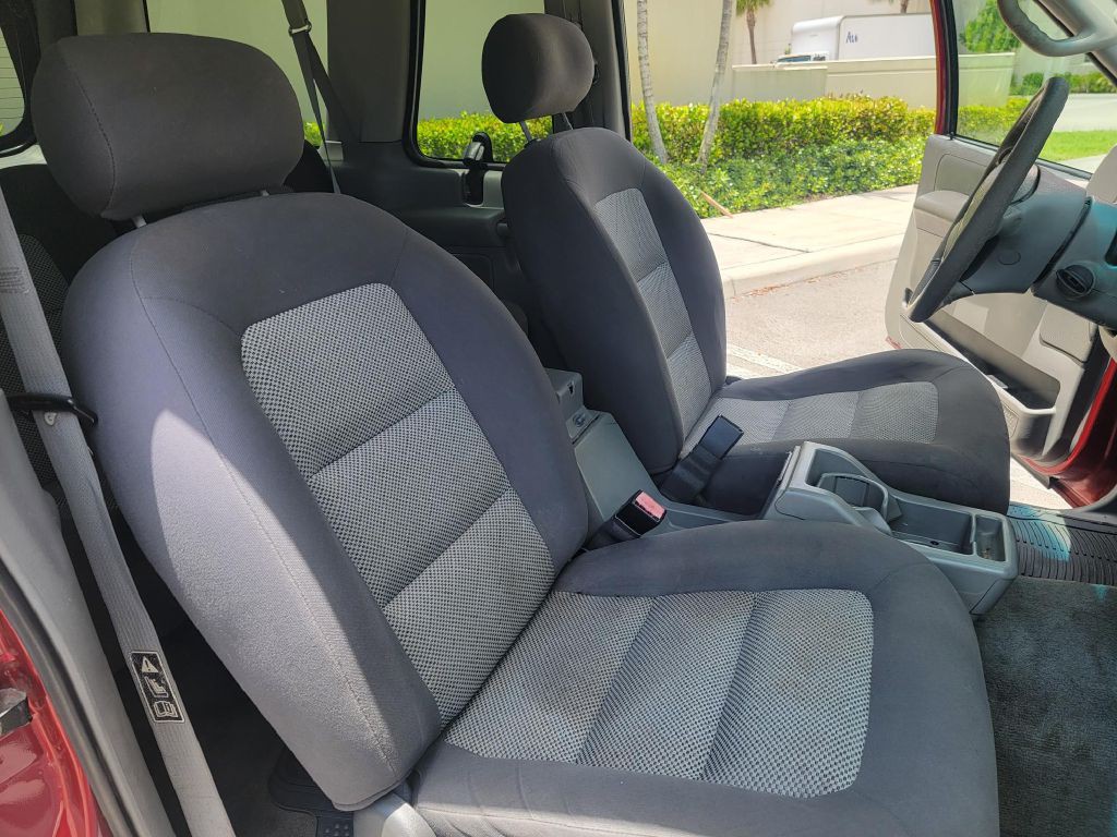 2003 Ford Explorer Image 13