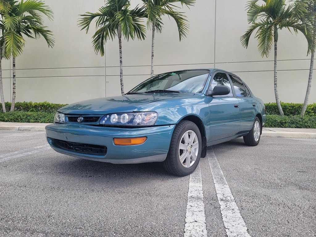1996 Toyota Corolla Image 1