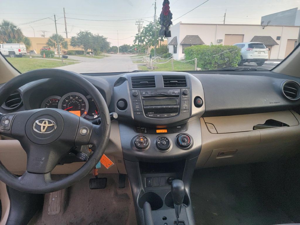 2011 Toyota Rav4 Image 8