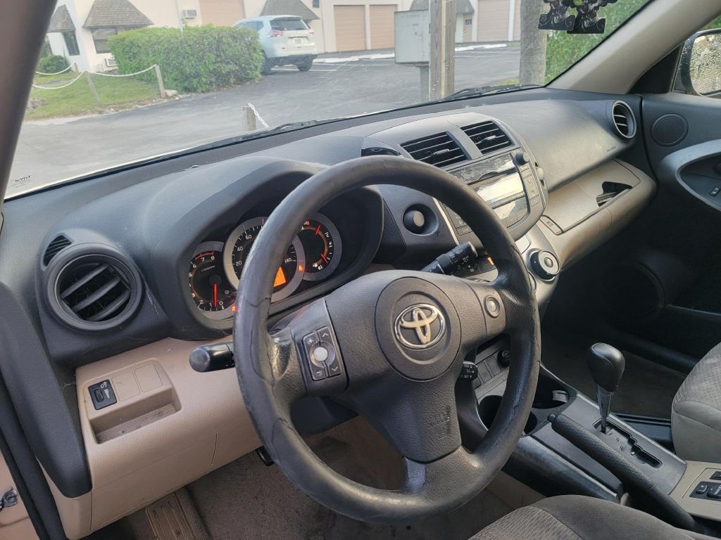 2011 Toyota Rav4 Image 9