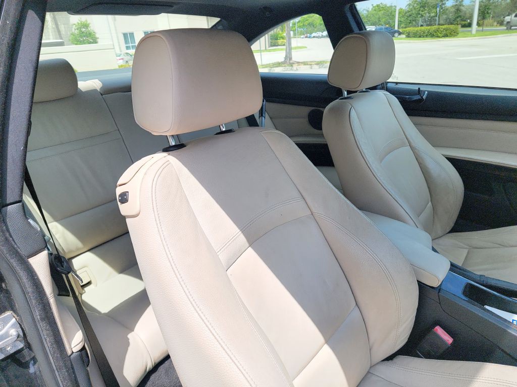 2012 BMW 3 Series Image 9