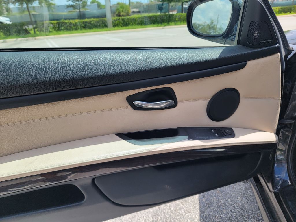 2012 BMW 3 Series Image 15