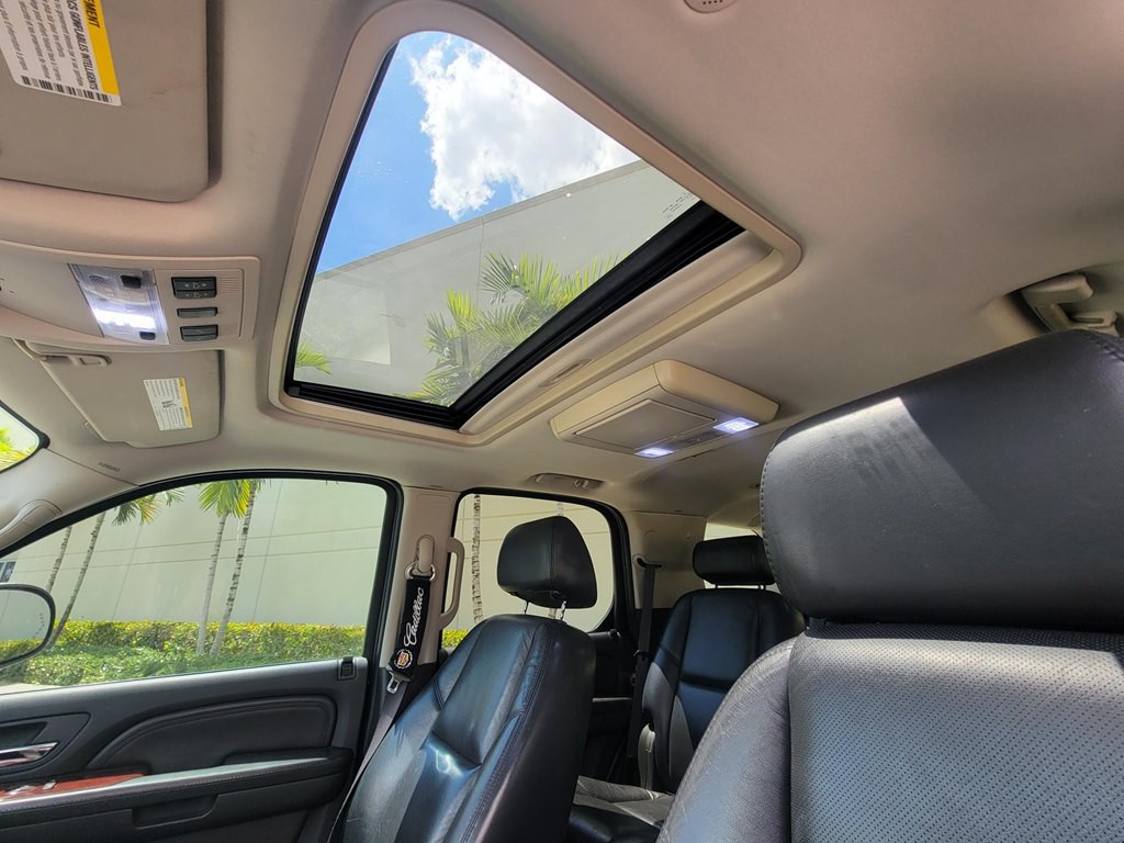 2007 Cadillac Escalade Image 25