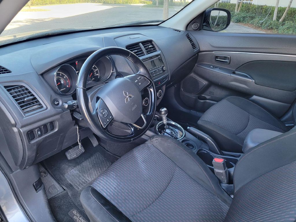 2017 Mitsubishi Outlander Image 10