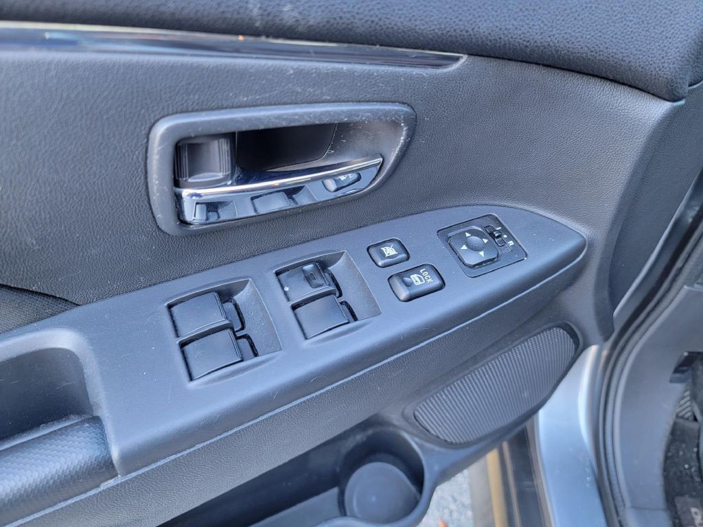 2017 Mitsubishi Outlander Image 12