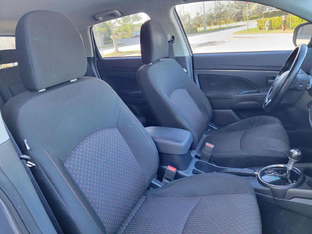 2017 Mitsubishi Outlander Image 14