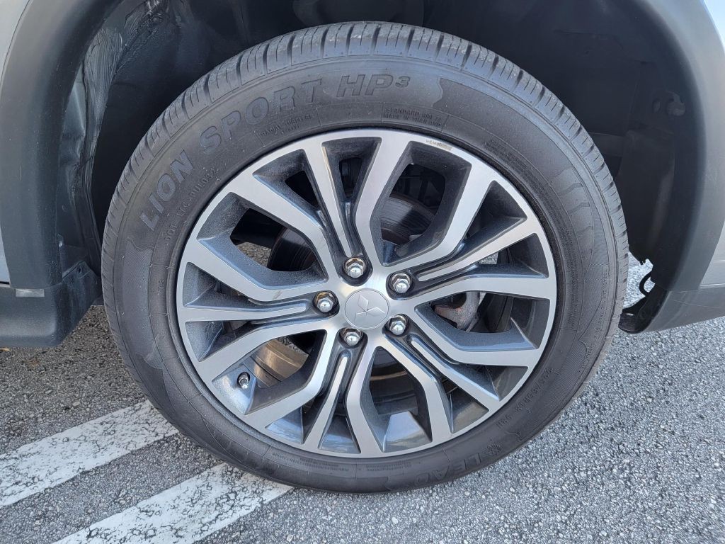 2017 Mitsubishi Outlander Image 15