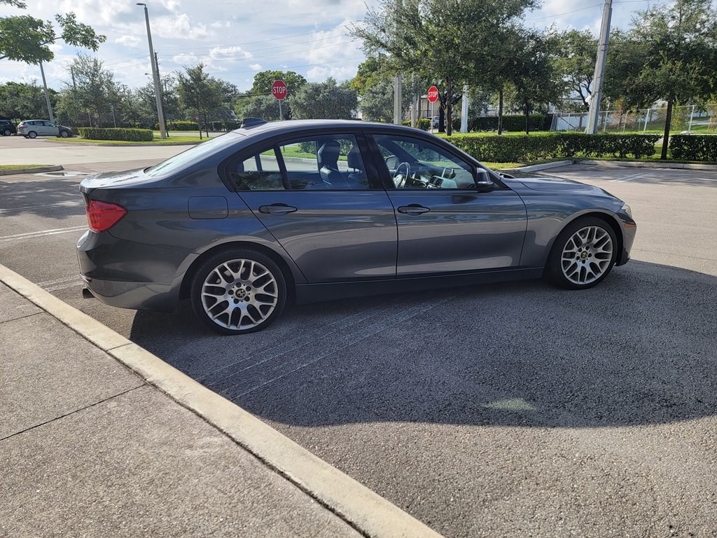 2014 BMW 3 Series Image 7