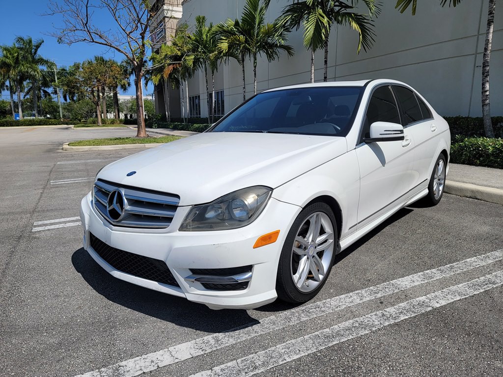 2013 Mercedes-Benz C-Class Image 2