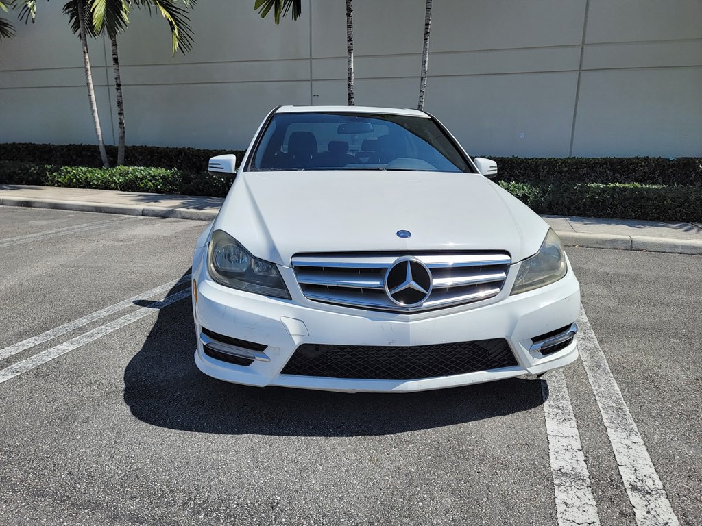 2013 Mercedes-Benz C-Class Image 3