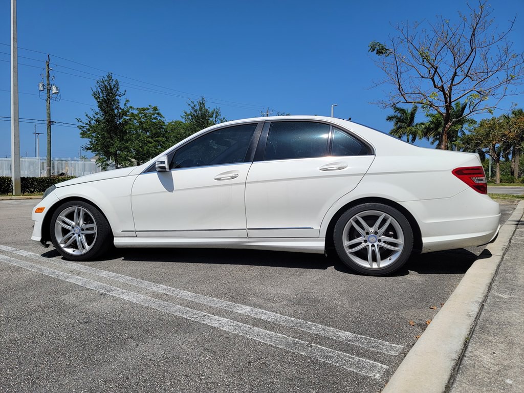 2013 Mercedes-Benz C-Class Image 9