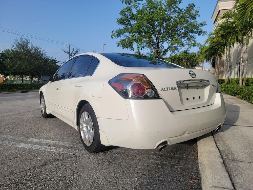2011 Nissan Altima Image 4