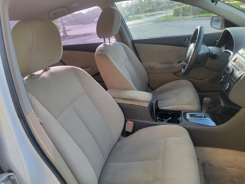 2011 Nissan Altima Image 9