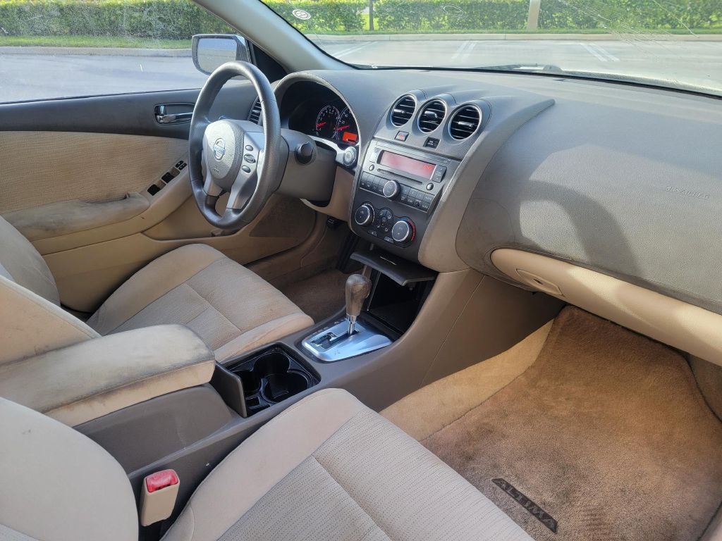 2011 Nissan Altima Image 10