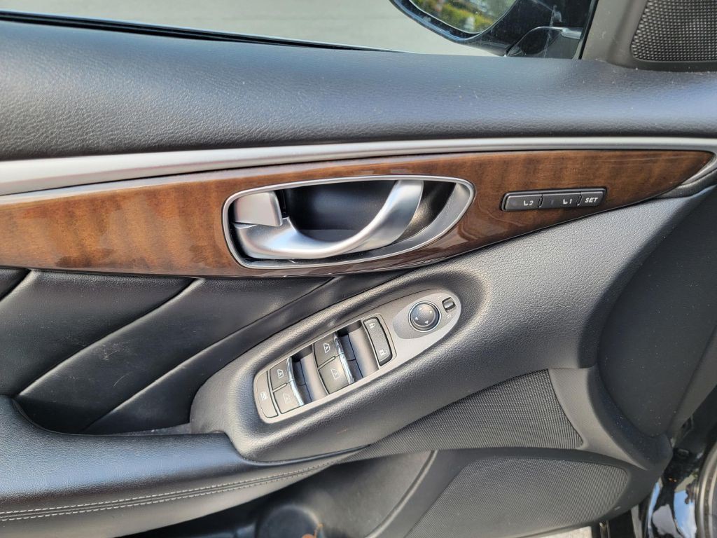2014 INFINITI Q50 Image 17