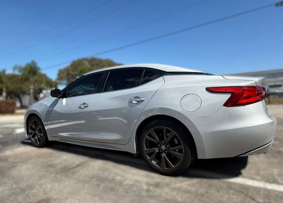 2016 Nissan Maxima Image 2