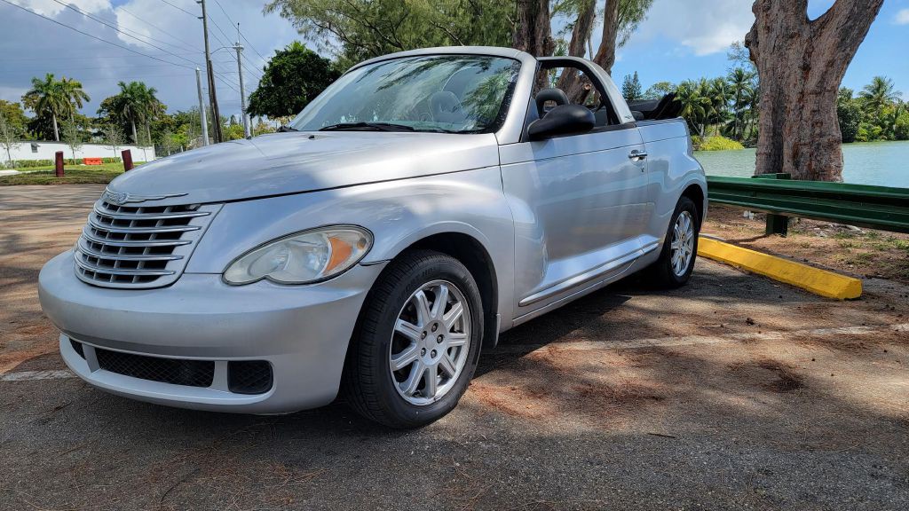 2007 Chrysler PT Cruiser Image 2