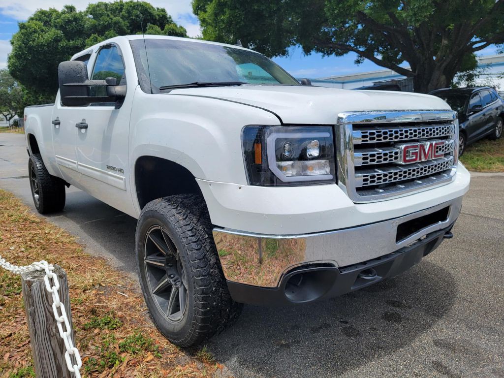 2014 GMC Sierra Image 2