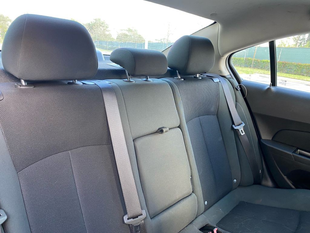 2011 Chevrolet Cruze Image 10