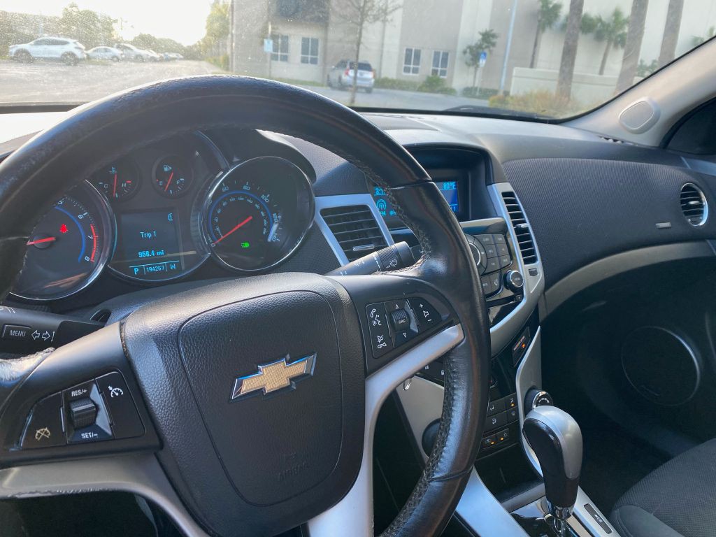 2011 Chevrolet Cruze Image 24