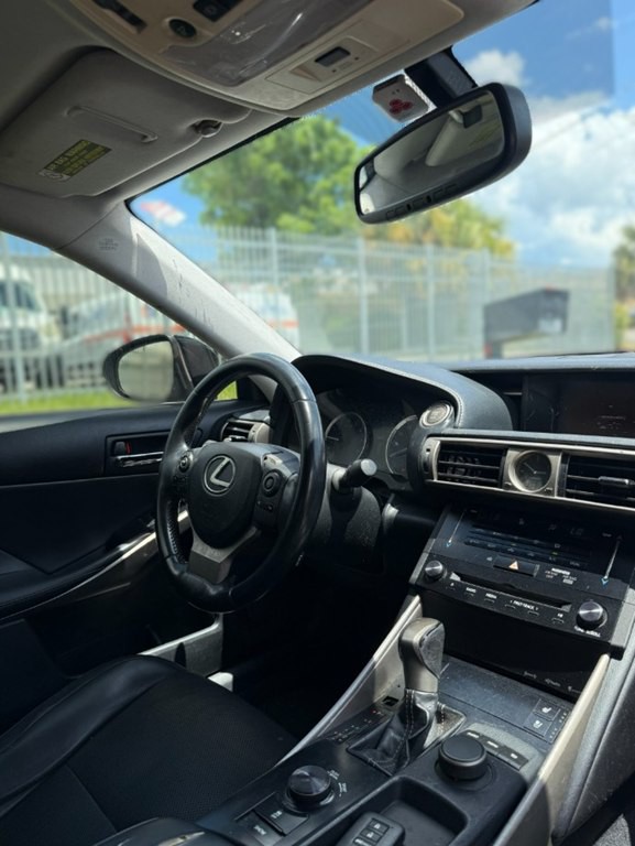 2014 Lexus IS Image 6