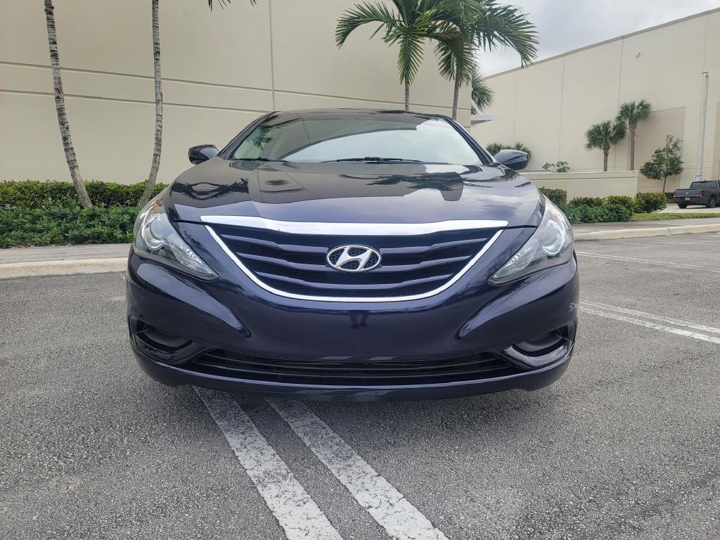 2013 Hyundai Sonata Image 2