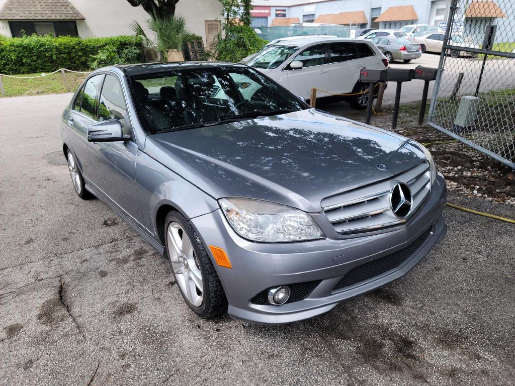 2010 Mercedes-Benz C-Class Image 2