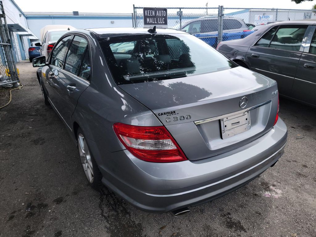 2010 Mercedes-Benz C-Class Image 3