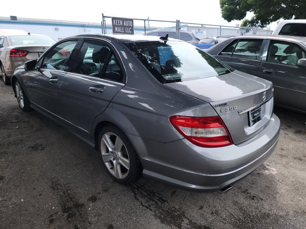 2010 Mercedes-Benz C-Class Image 4