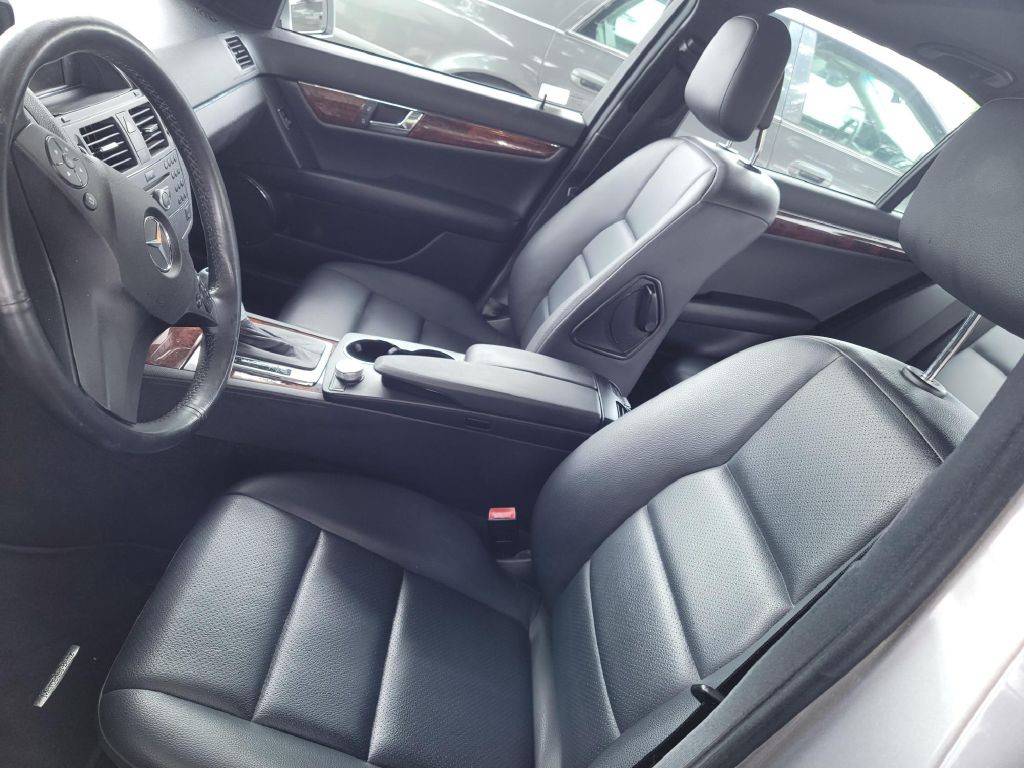 2010 Mercedes-Benz C-Class Image 5