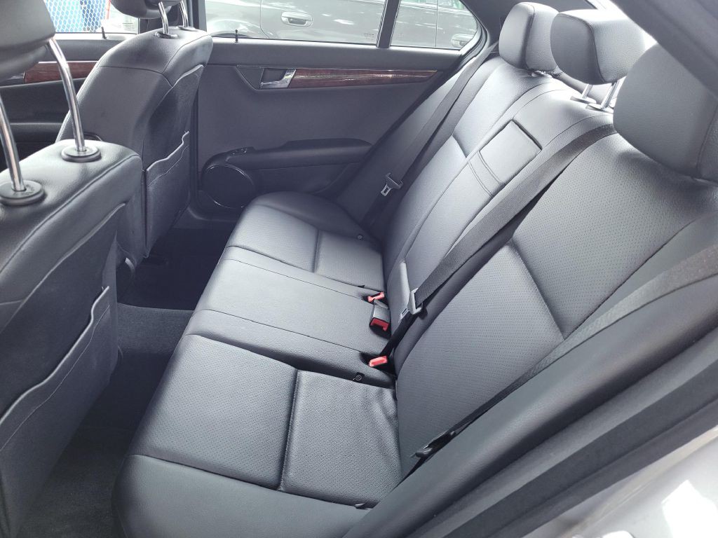 2010 Mercedes-Benz C-Class Image 6