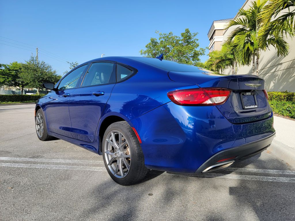 2015 Chrysler 200 Image 3