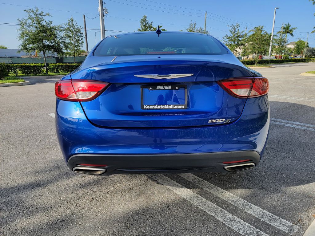 2015 Chrysler 200 Image 4