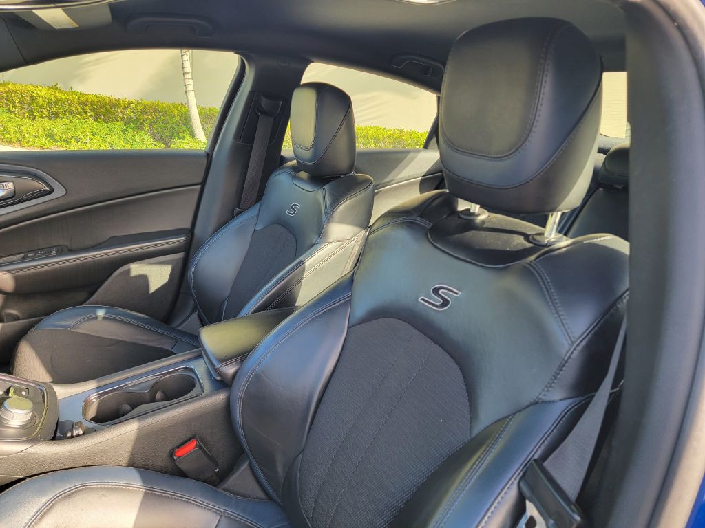 2015 Chrysler 200 Image 5