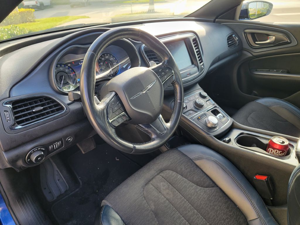 2015 Chrysler 200 Image 7