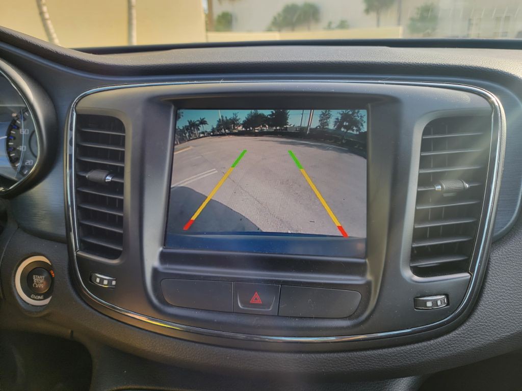 2015 Chrysler 200 Image 8