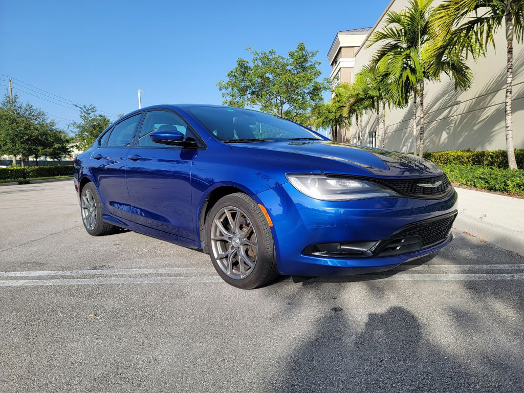 2015 Chrysler 200 Image 9