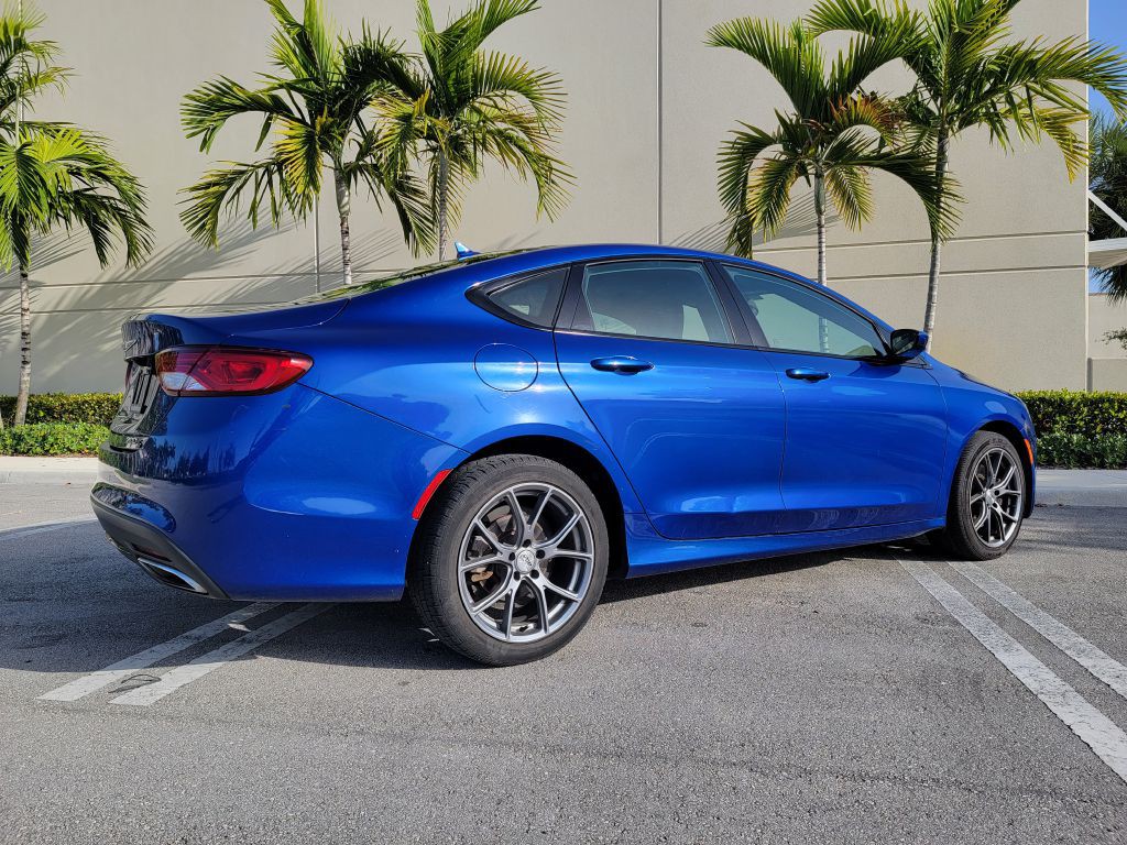 2015 Chrysler 200 Image 10