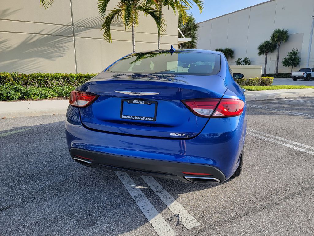2015 Chrysler 200 Image 11