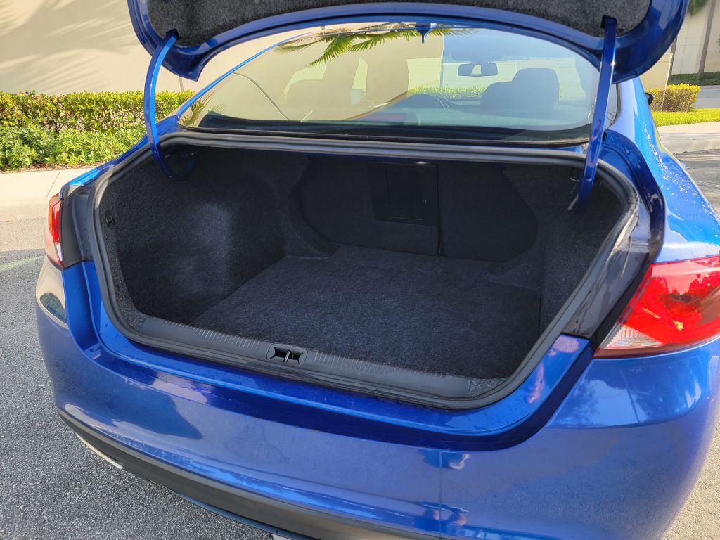 2015 Chrysler 200 Image 12