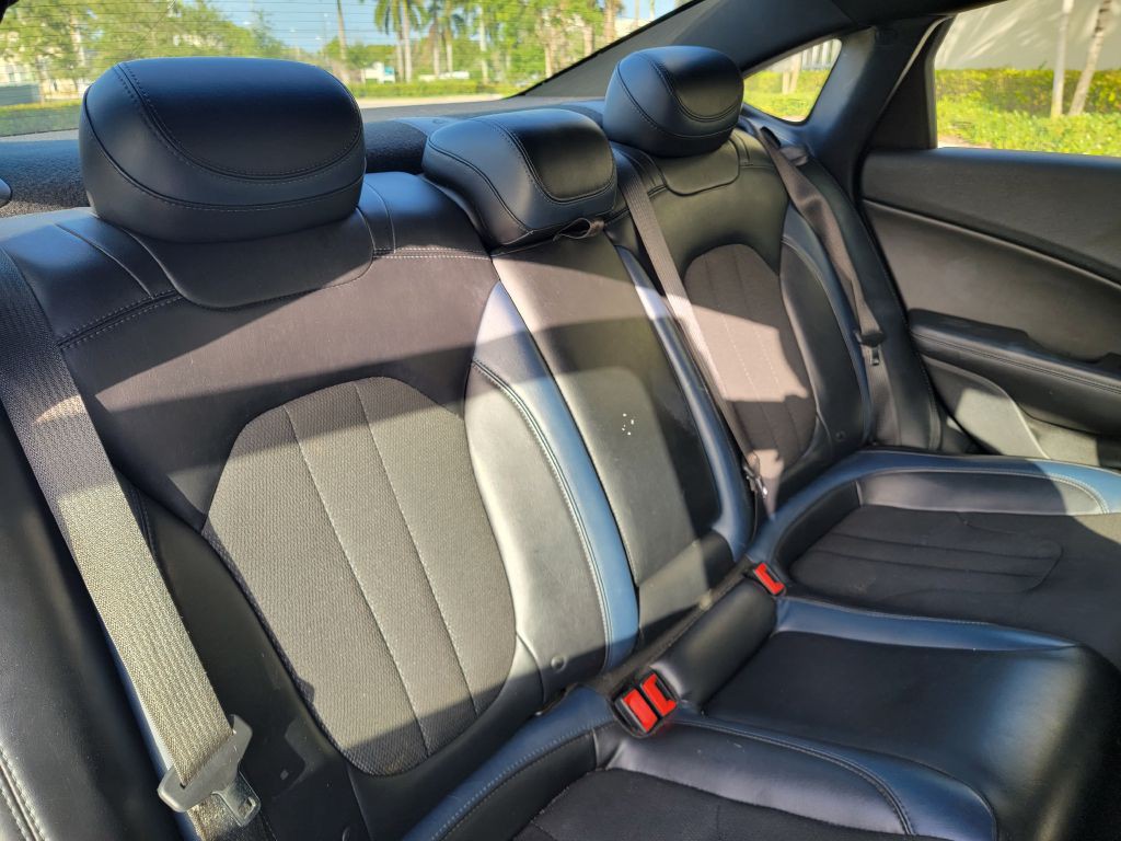 2015 Chrysler 200 Image 14