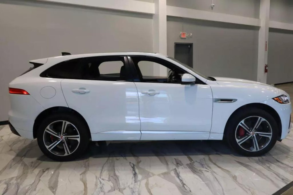 2020 Jaguar F-PACE Image 4