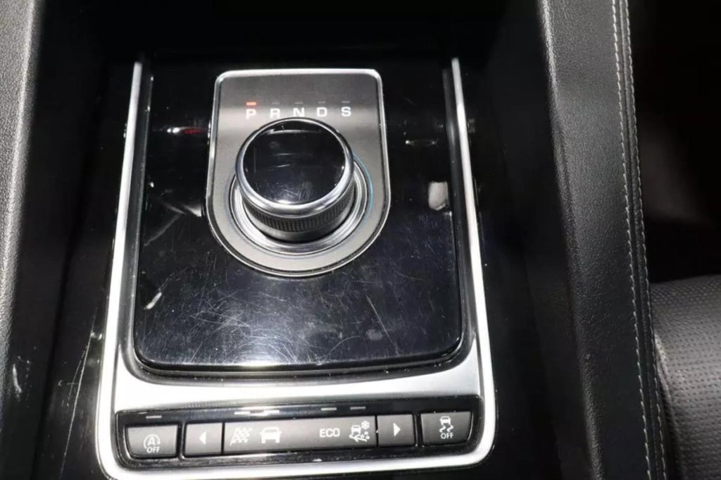 2020 Jaguar F-PACE Image 22