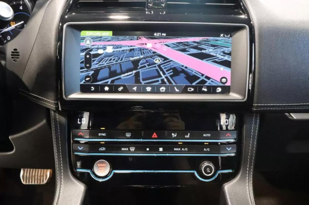 2020 Jaguar F-PACE Image 25