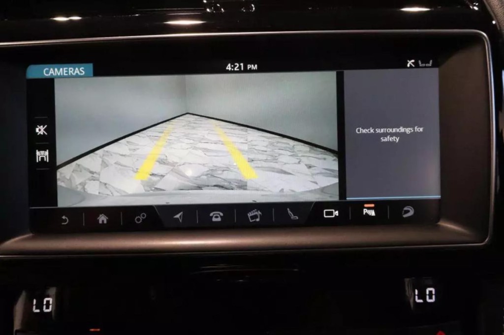 2020 Jaguar F-PACE Image 26