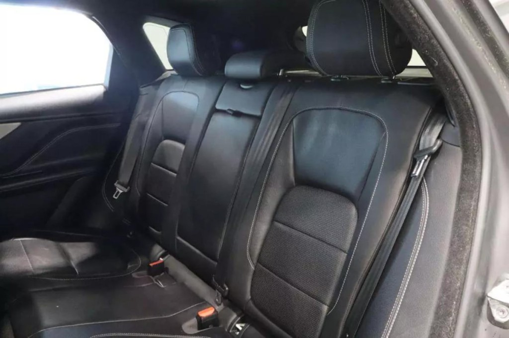 2020 Jaguar F-PACE Image 34