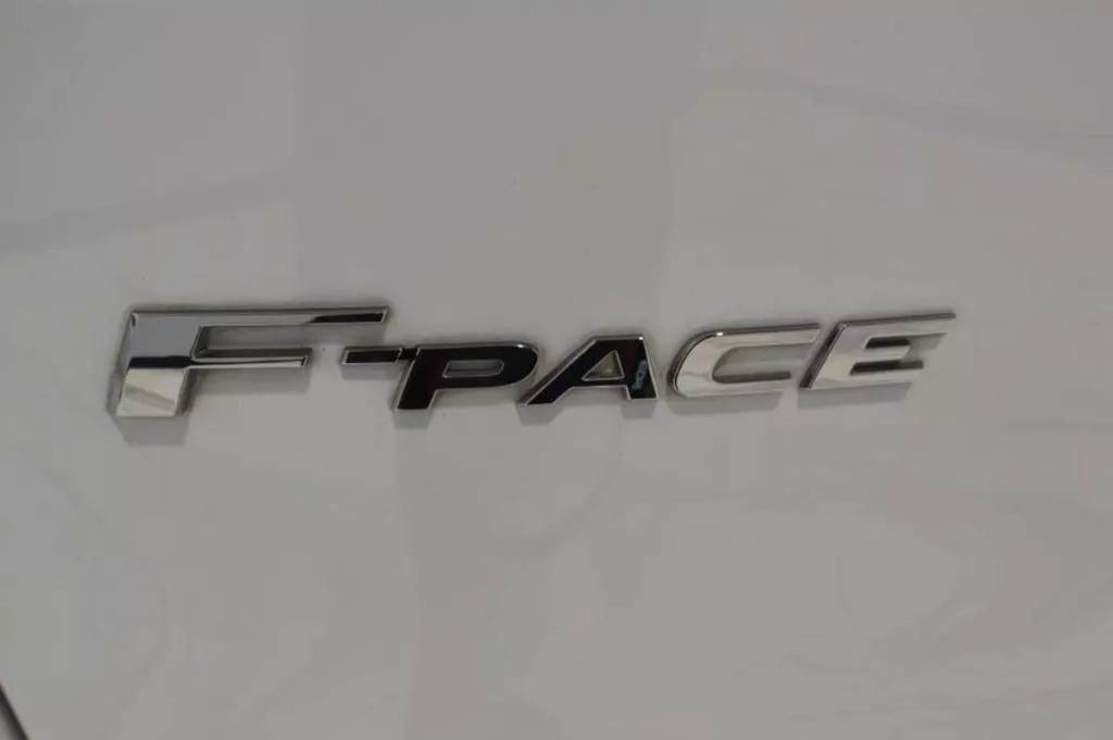 2020 Jaguar F-PACE Image 35